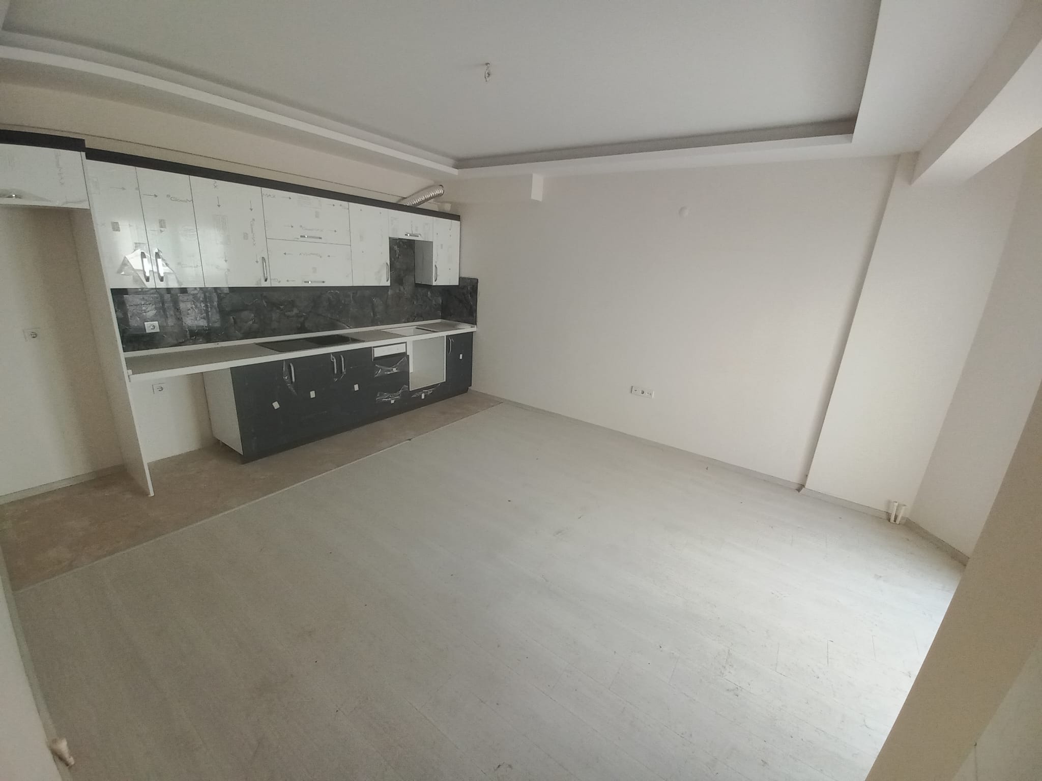 ÖZMERT UĞURCAN AKDAĞ'DAN SIFIR BİNADA BALKONLU ASANSÖRLÜ